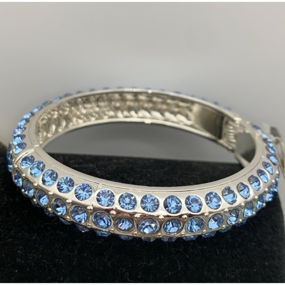 NWT Silver Tone And Blue Rhinestone Hinged Clamper Bangle Bracelet
